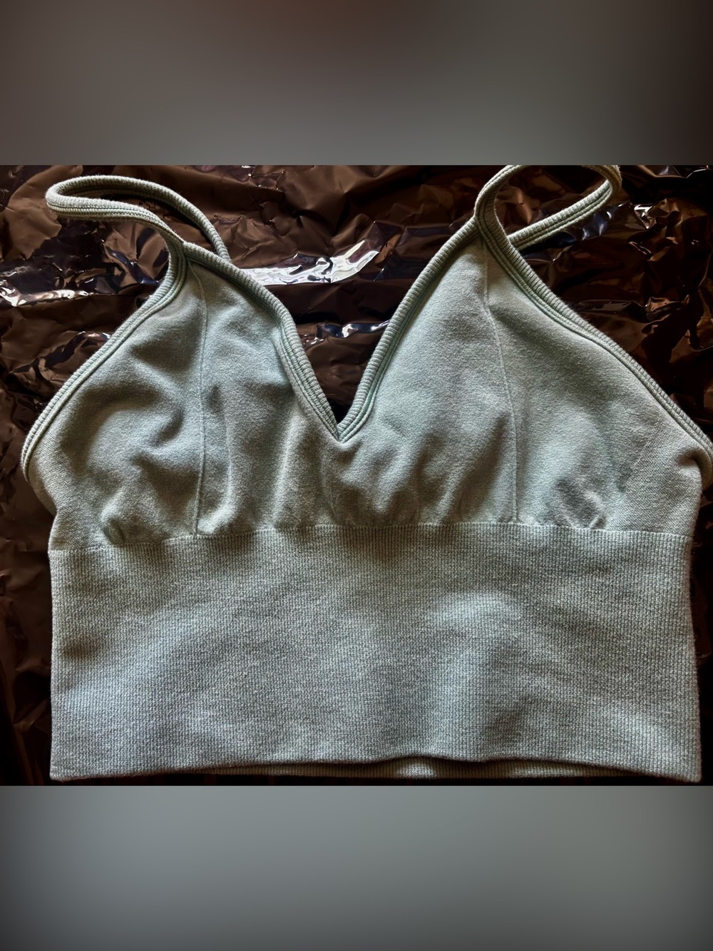ALO YOGA  Define Luxe V Neck Bra size M Sage Green Gym Run Workout